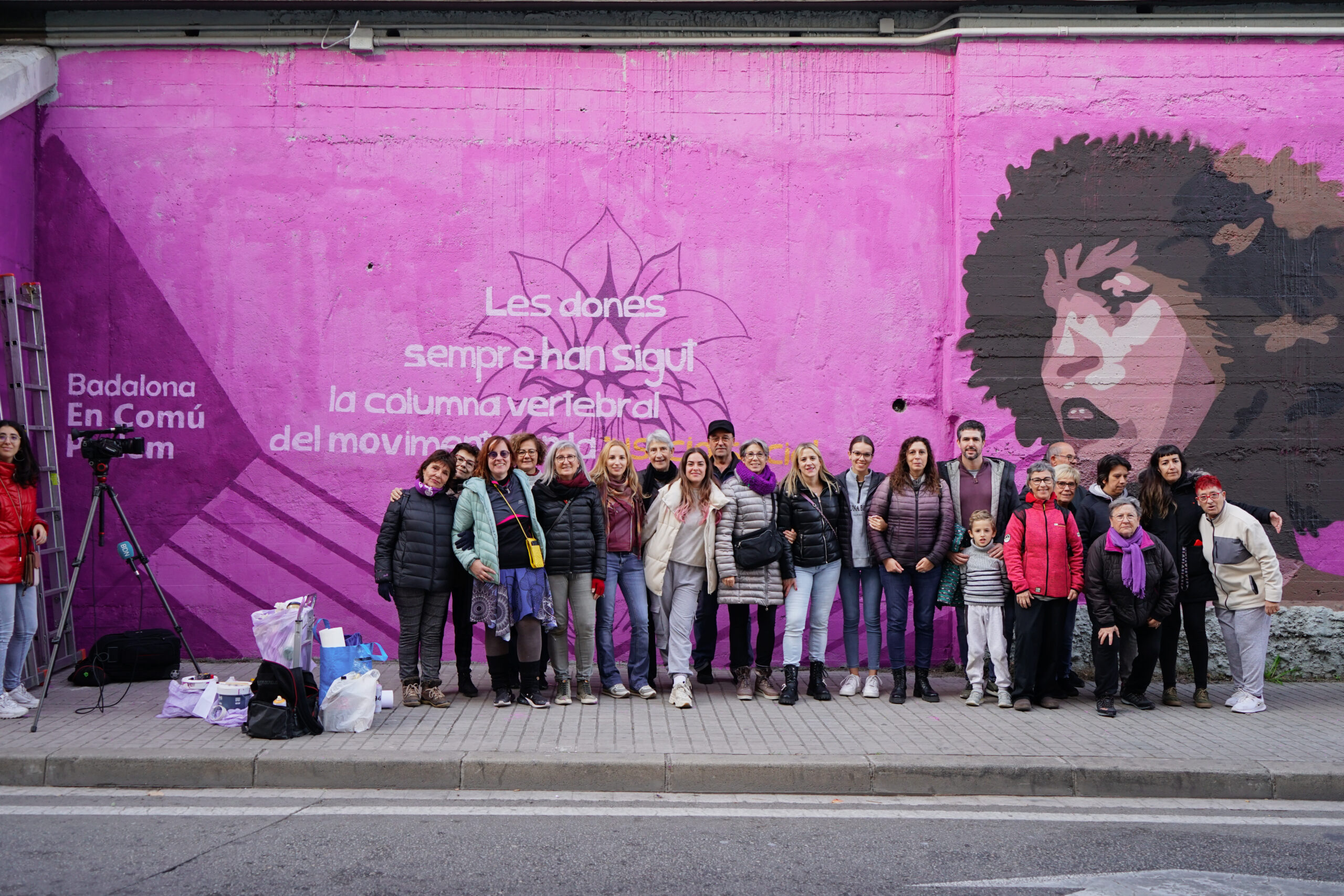 Badalona ja compta amb un mural de l’activista Angela Davis